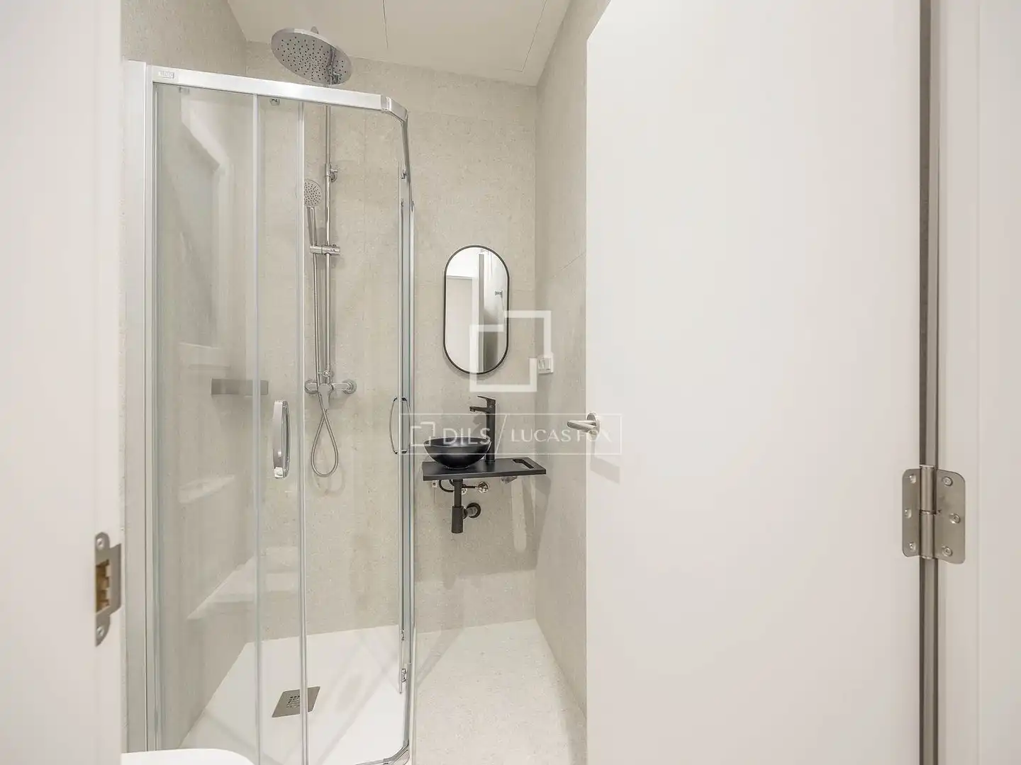 Baño de Piso en venta en Valencia con Aire acondicionado, Terraza y Amueblado
