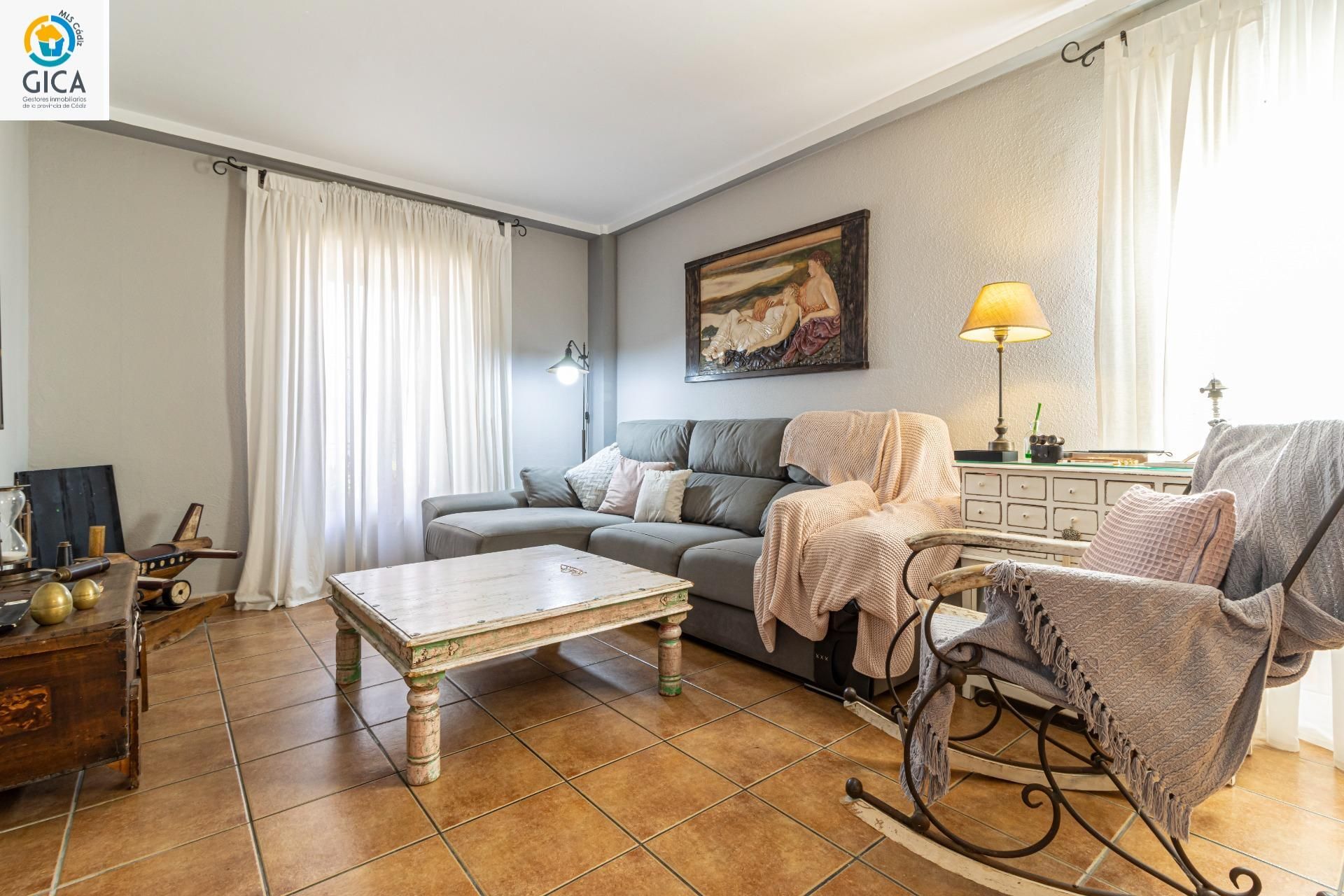 Living room of Single-family semi-detached for sale in Jerez de la Frontera  with Air Conditioner, Private garden and Terrace