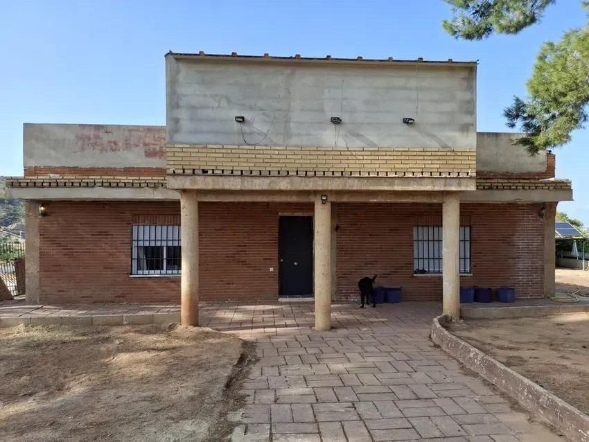 Vista exterior de Casa o xalet en venda en Torrent amb Aire condicionat, Jardí privat i Terrassa