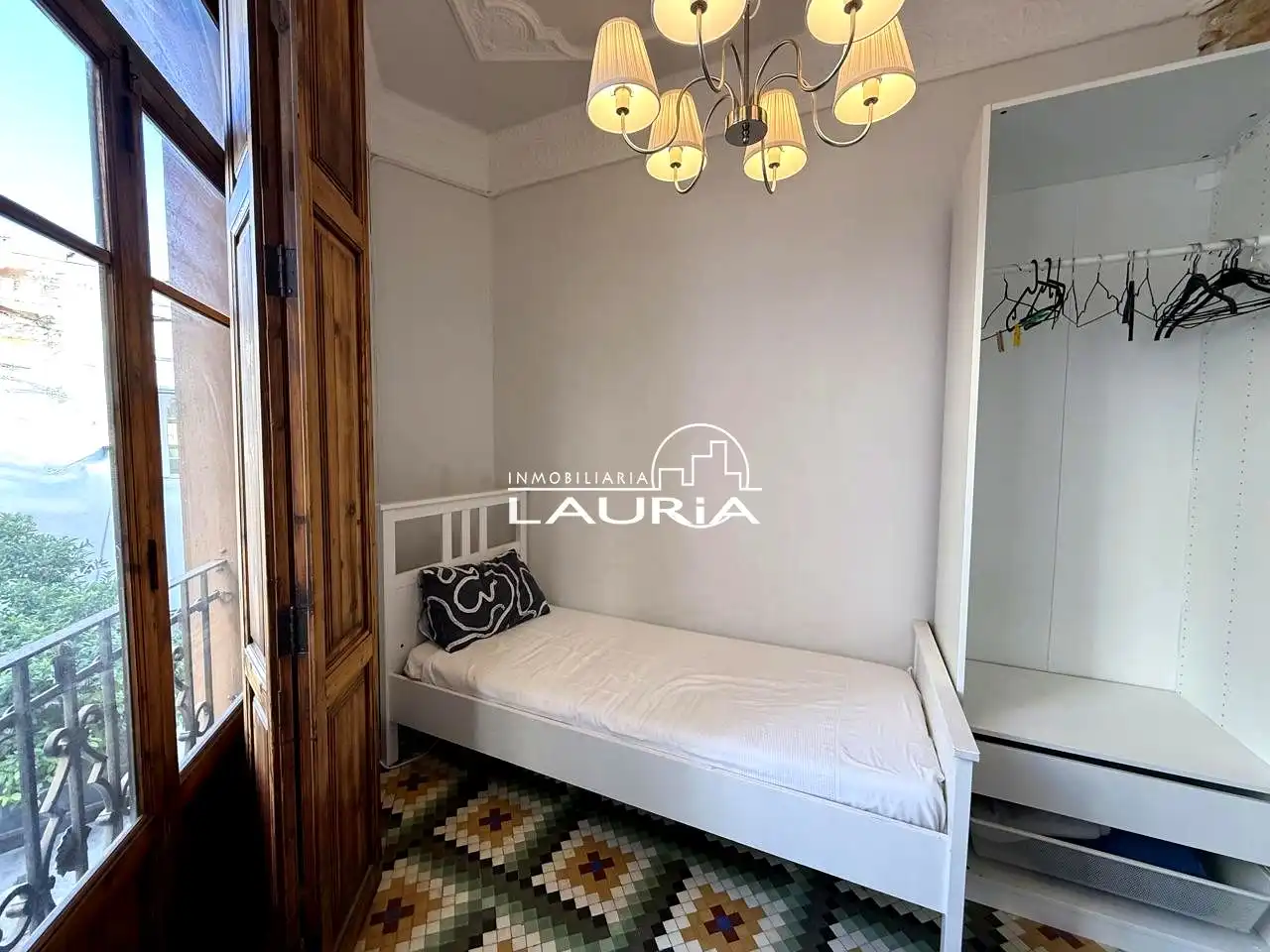 Schlafzimmer von Wohnung zur Miete in Valencia mit Klimaanlage, Terrasse und Möbliert