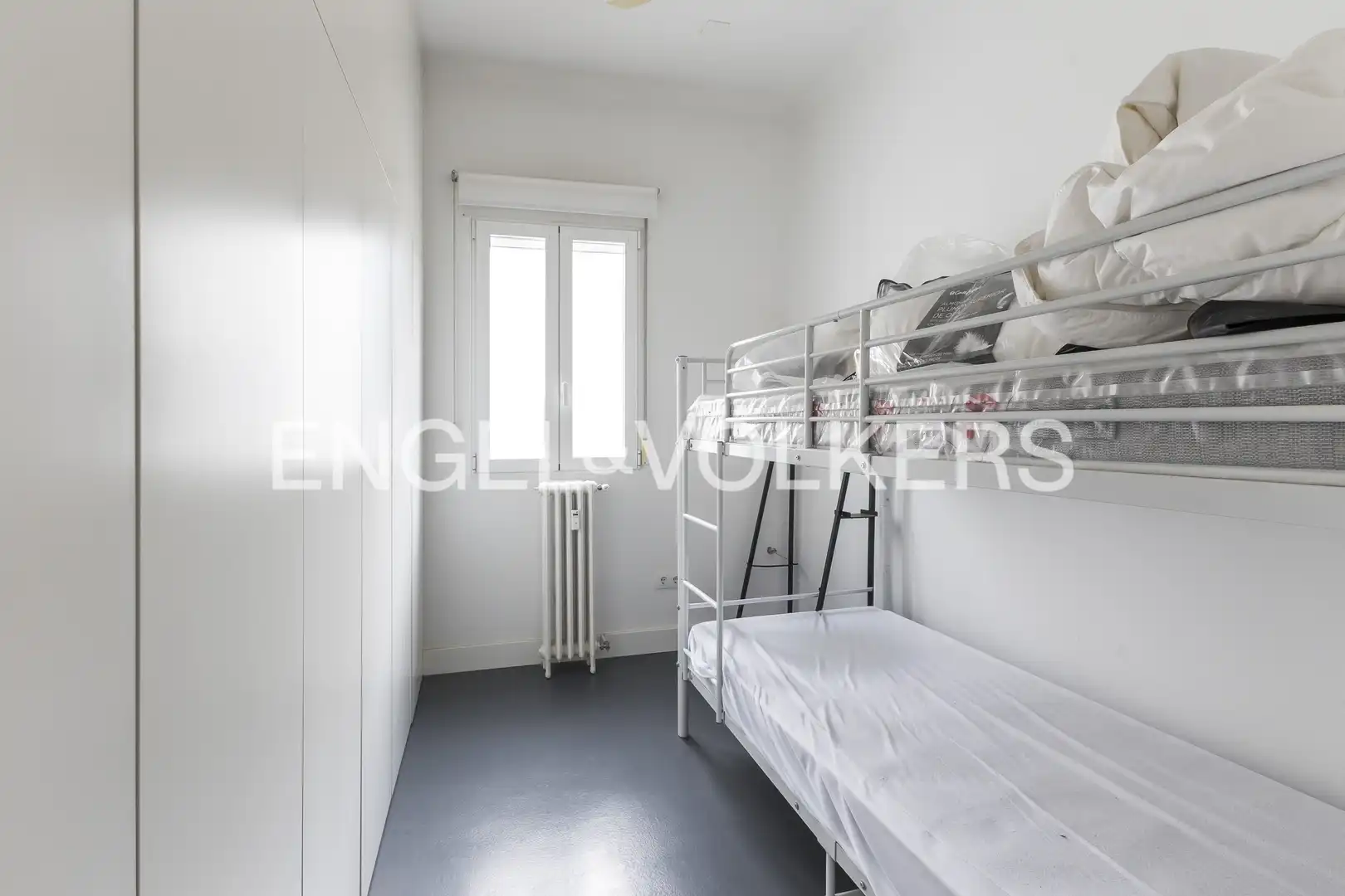 Bedroom of Apartments for sale in Madrid  with Air Conditioner, Heating and Terrace