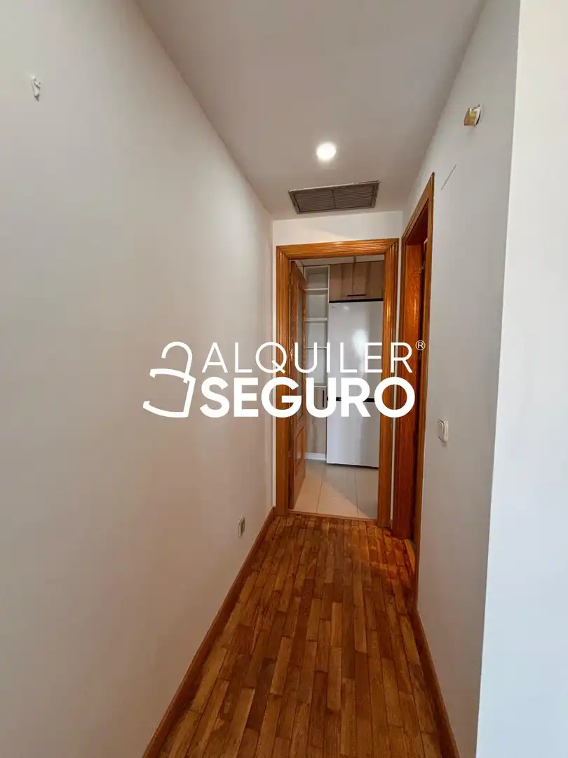 Flat for rent in Madrid  with Air Conditioner and Heating