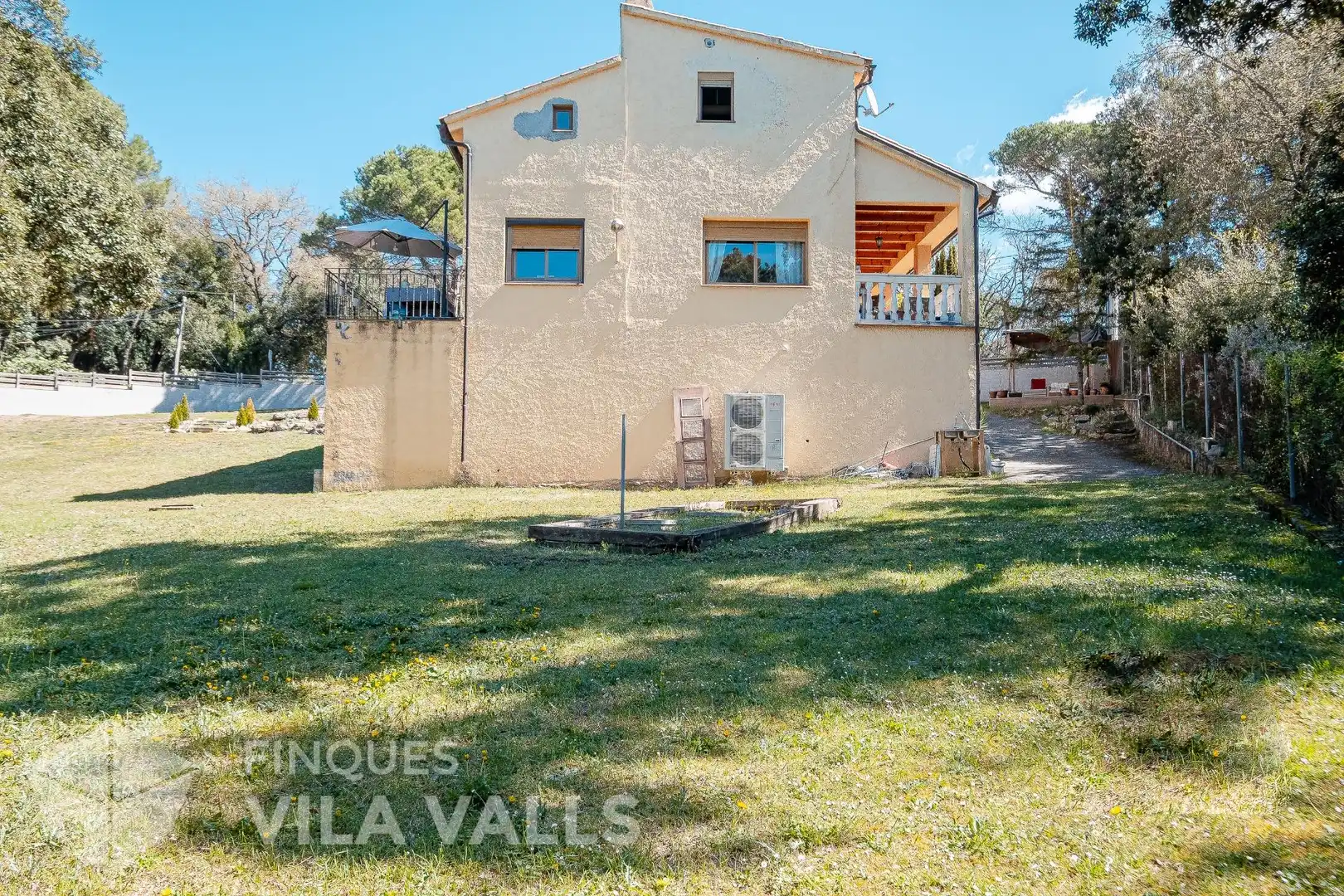 Vista exterior de Casa o xalet en venda en Sant Quirze Safaja amb Jardí privat, Parquet i Terrassa