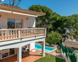 Vista exterior de Casa o xalet en venda en Llançà amb Piscina