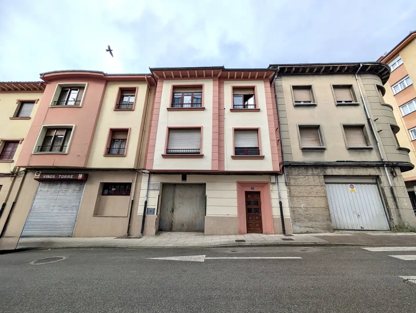 Vista exterior de Piso en venta en San Martín del Rey Aurelio con Calefacción, Terraza y Trastero