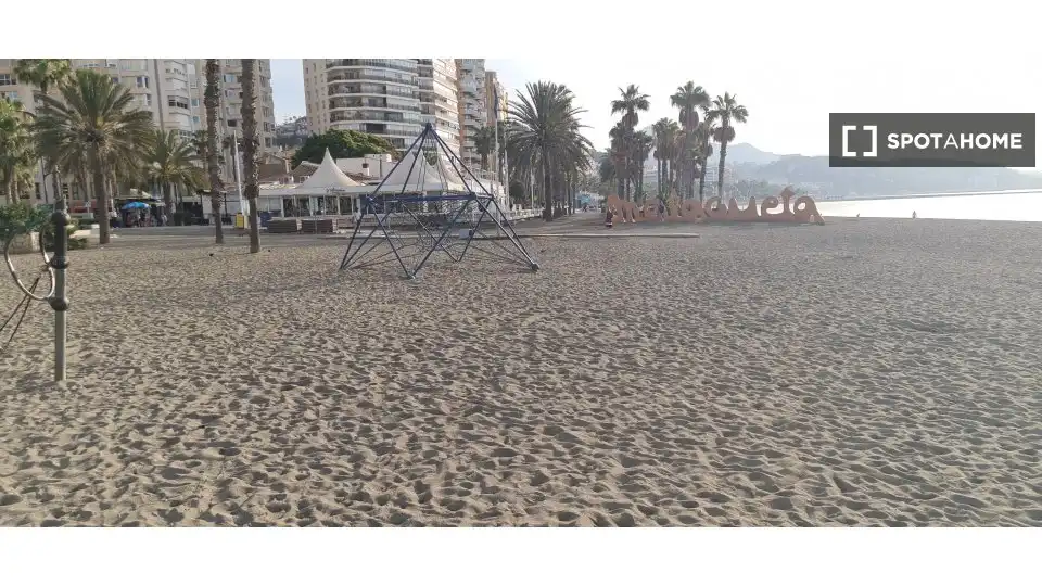 Vista exterior de Estudi per a compartir en Málaga amb Aire condicionat, Calefacció i Terrassa