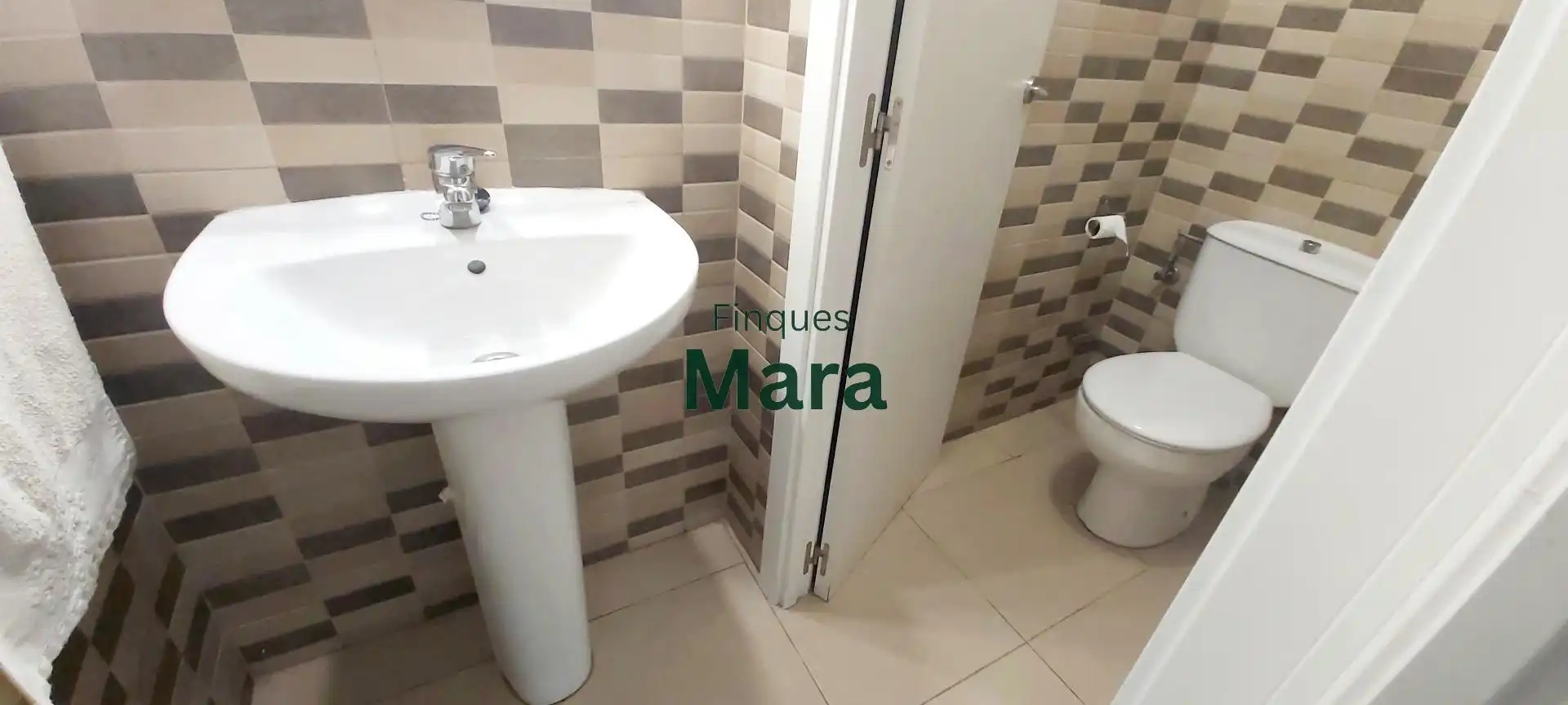 Badezimmer von Büro zum Verkauf in Sant Boi de Llobregat