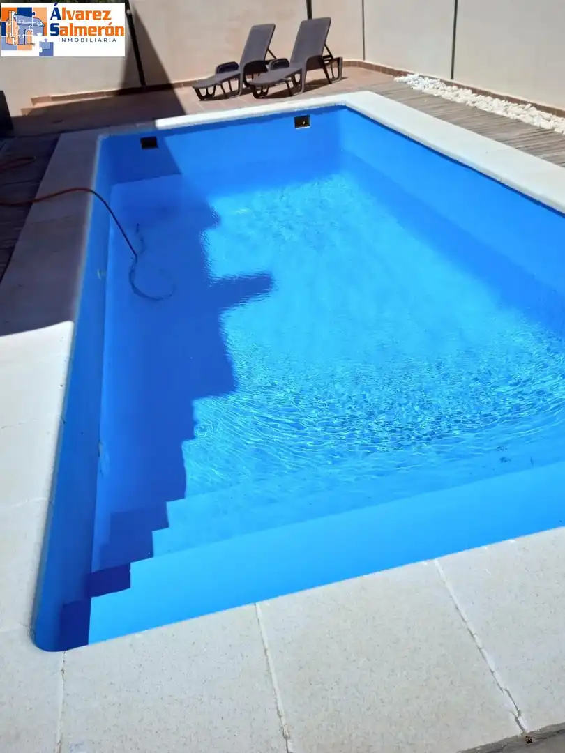 Piscina de Casa adosada en venda en Huétor Vega amb Aire condicionat, Terrassa i Traster