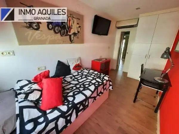 Schlafzimmer von Dachboden zur Miete in Granada mit Heizung, Terrasse und Balkon
