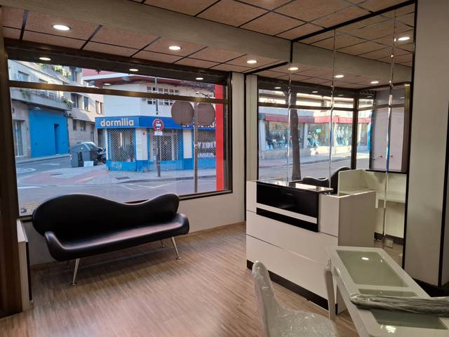 Local comercial en Alquiler en Calle de Lasierra Purroy en Barrio Torrero