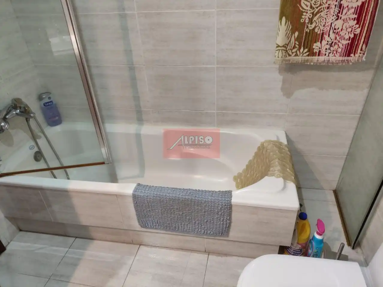 Bathroom of Duplexes for rent in Ourense Capital   with Heating, Parquet flooring and Furnished