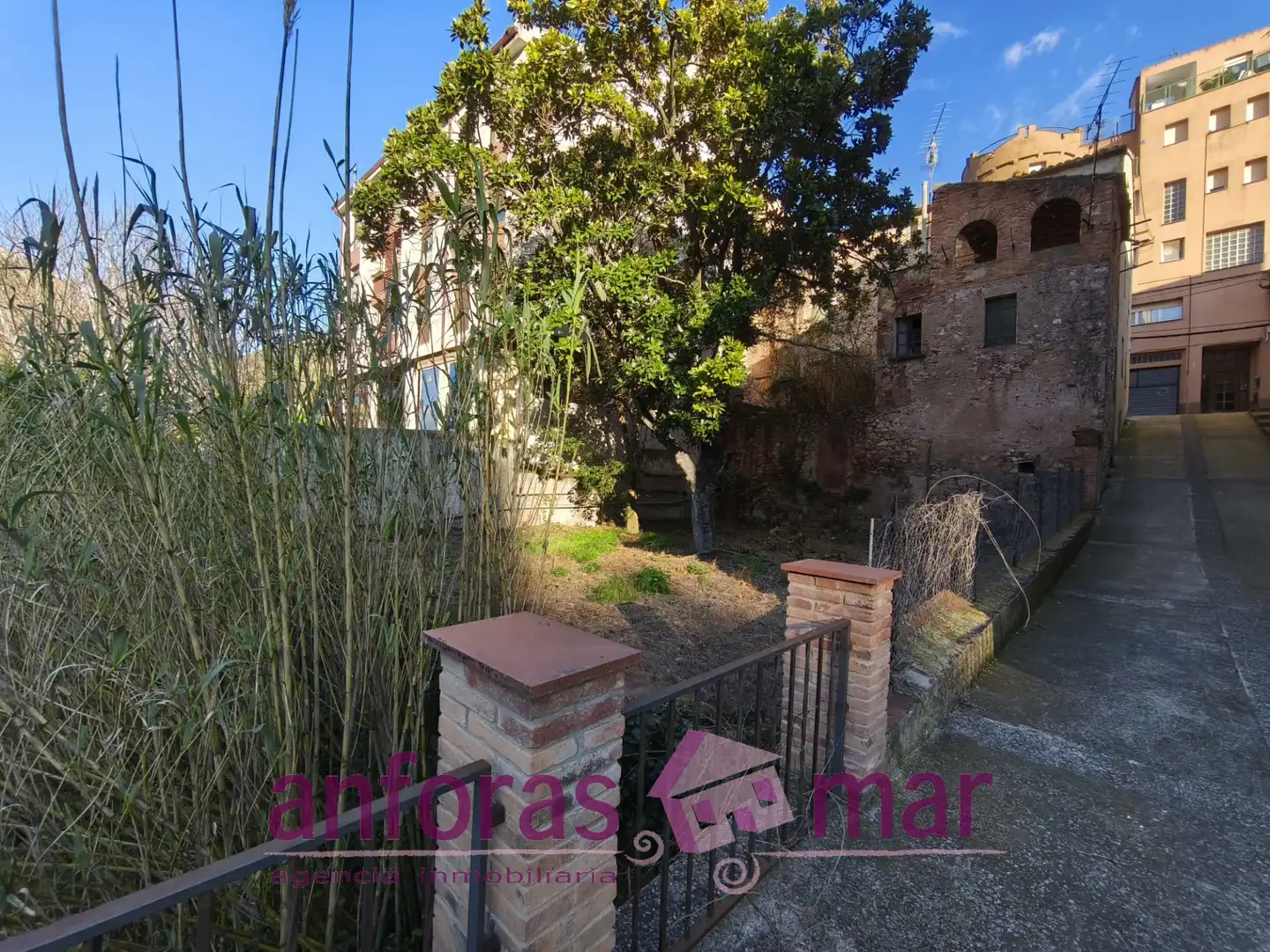 Garden of Buildings for sale in La Riba