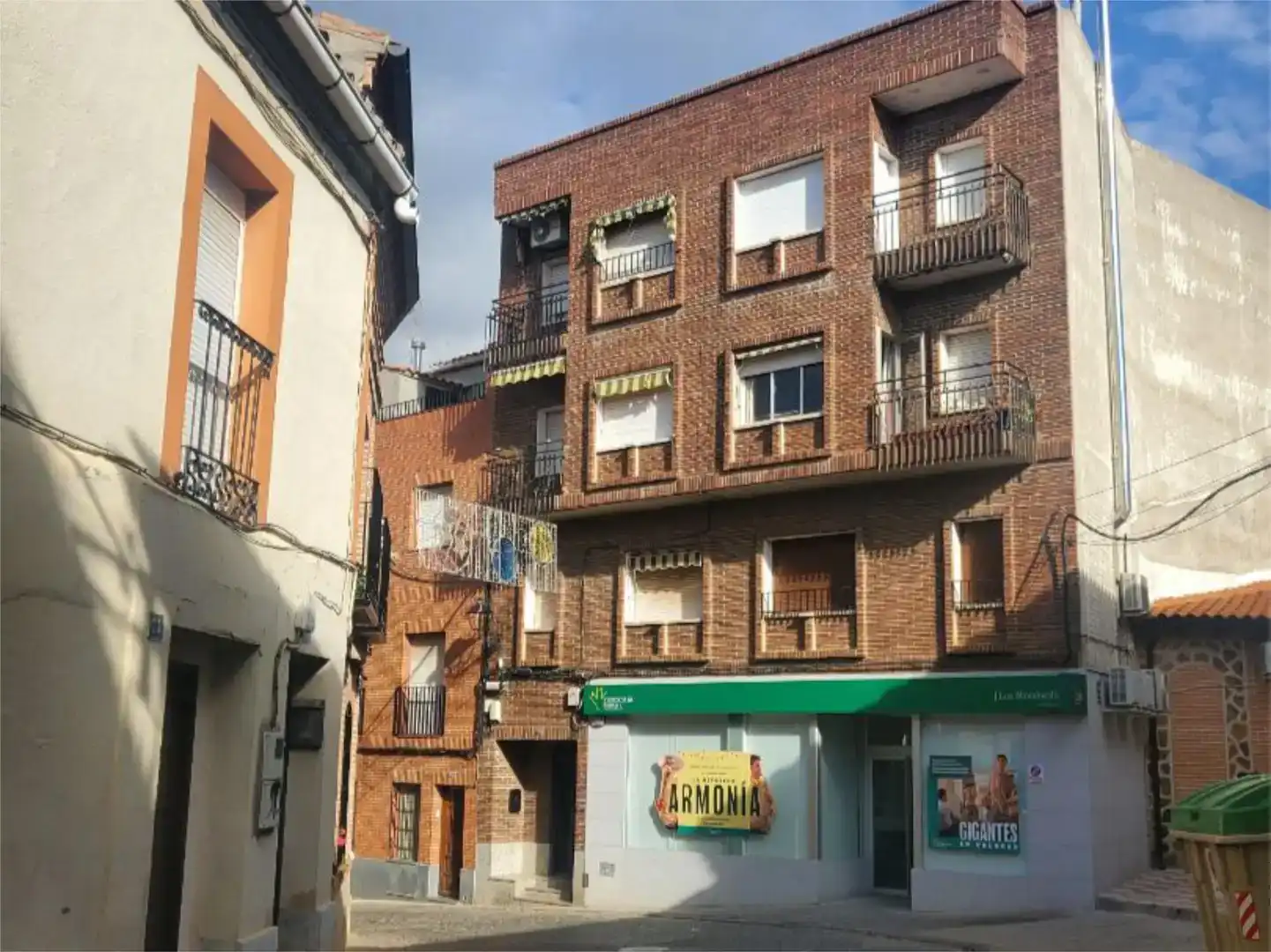 Vista exterior de Pis en venda en Los Navalucillos amb Moblat i Balcó