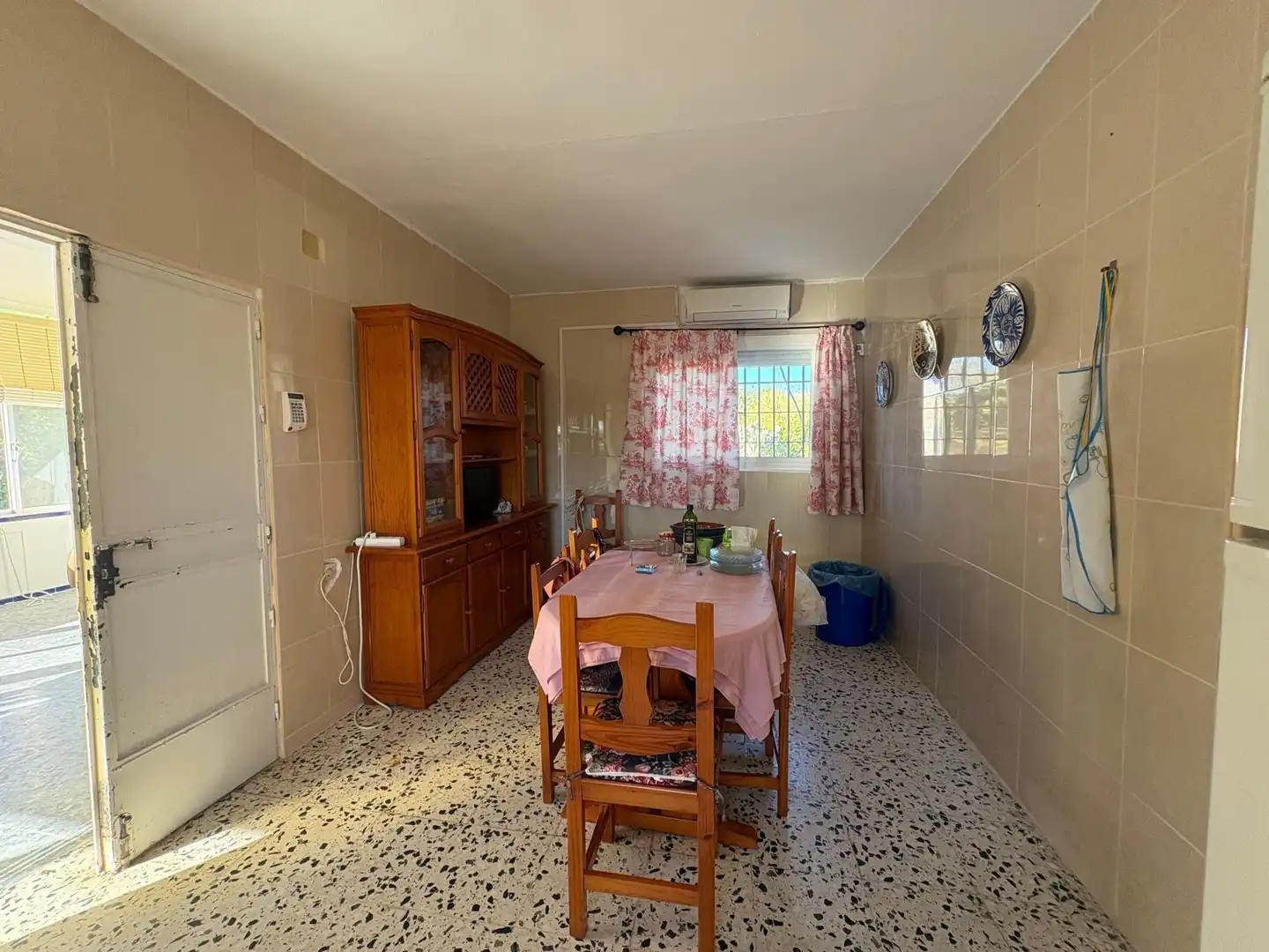 Menjador de Casa o xalet en venda en Chiclana de la Frontera amb Aire condicionat, Jardí privat i Piscina