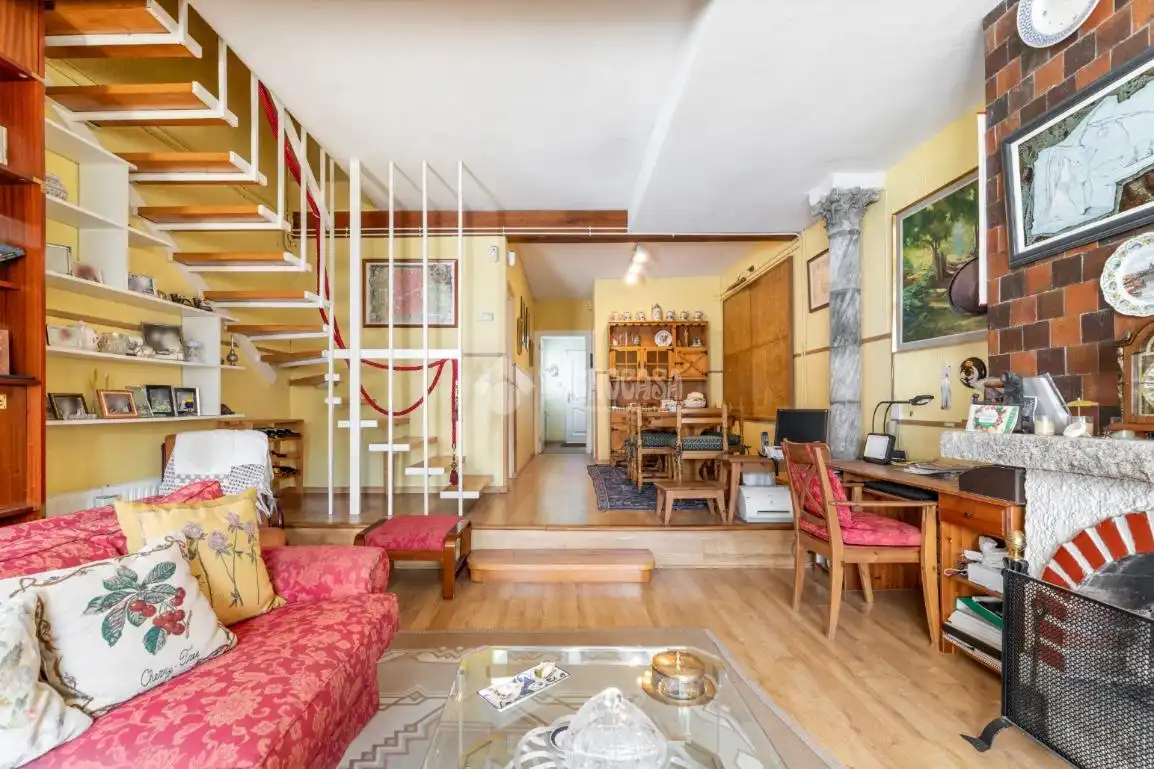 Sala de estar de Casa adosada en venta en Hoyo de Manzanares con Aire acondicionado, Calefacción y Jardín privado
