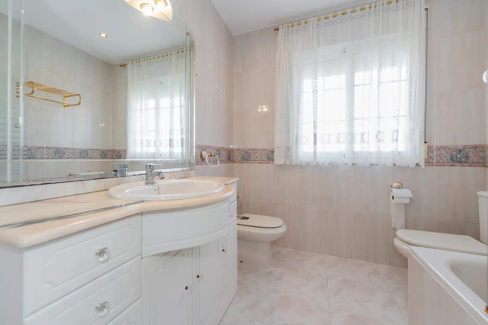 Bathroom of Houses for sale in San Agustín del Guadalix  with Air Conditioner, Heating and Private garden