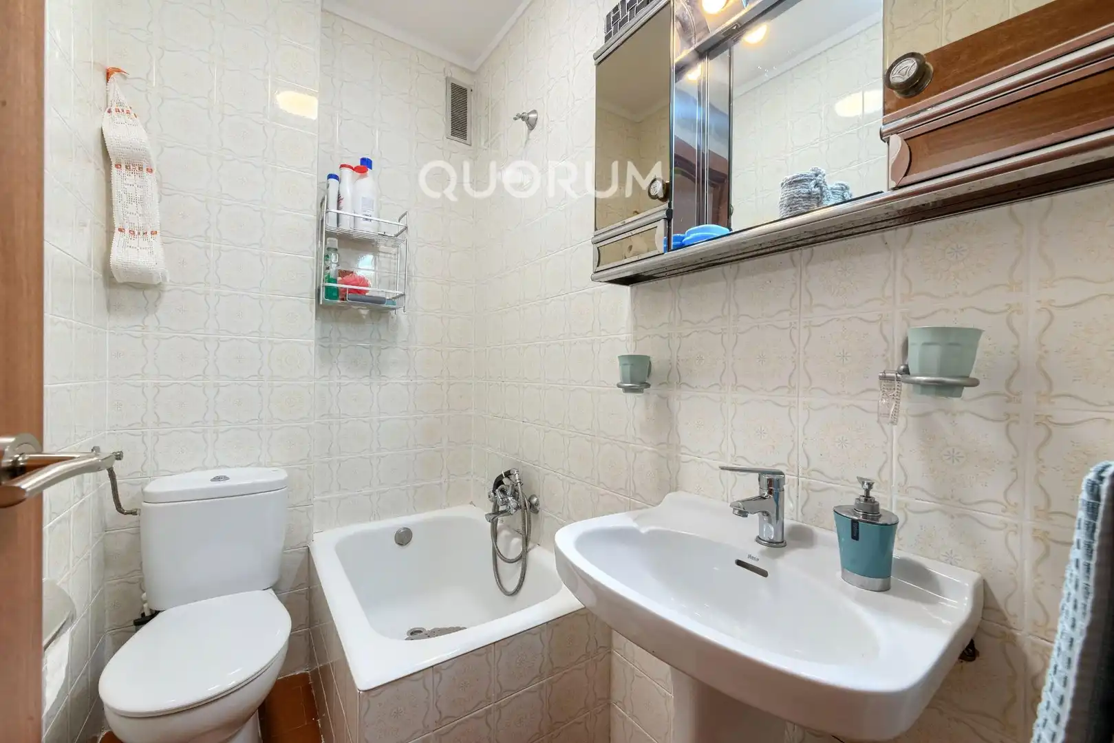 Baño de Piso en venta en Basauri  con Calefacción, Trastero y Amueblado