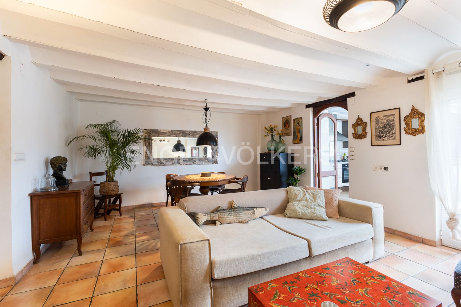Sala d'estar de Casa o xalet en venda en Requena amb Calefacció, Moblat i Balcó