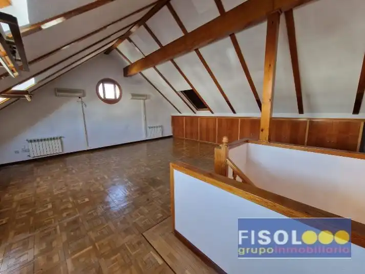 Schlafzimmer von Einfamilien-Reihenhaus zum Verkauf in Pozuelo de Alarcón mit Klimaanlage, Heizung und Privatgarten