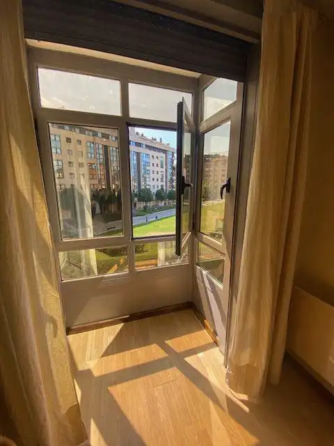 Schlafzimmer von Wohnung zur Miete in Oviedo  mit Heizung und Möbliert
