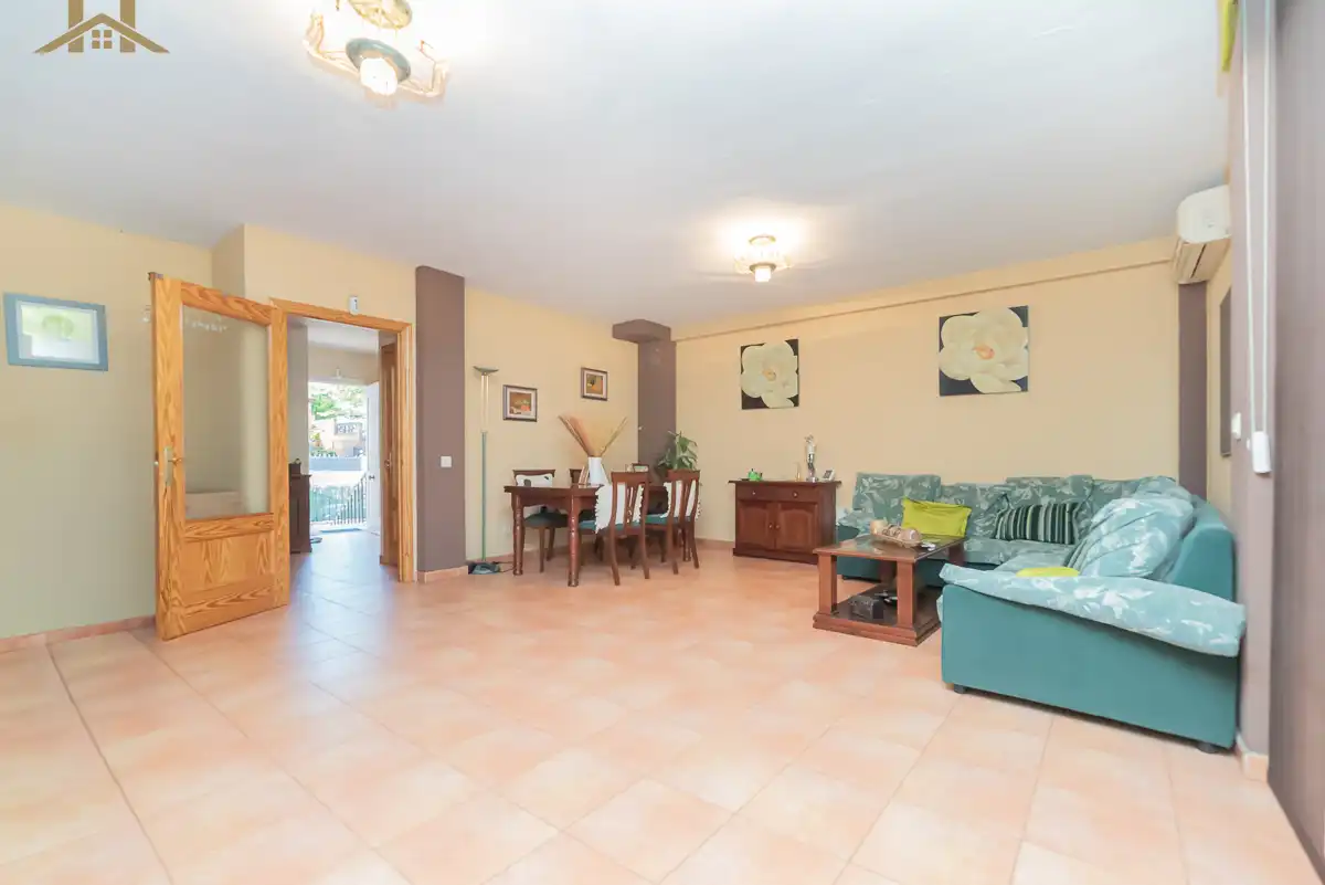 Sala d'estar de Casa adosada en venda en Navalcarnero amb Aire condicionat, Calefacció i Jardí privat