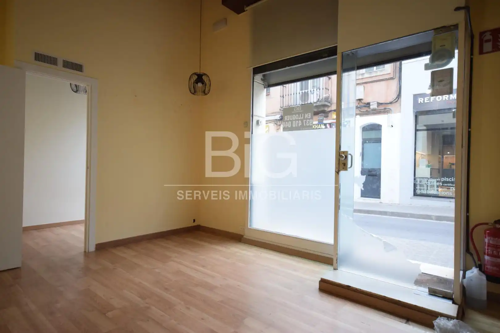 Business premises to rent in Centre