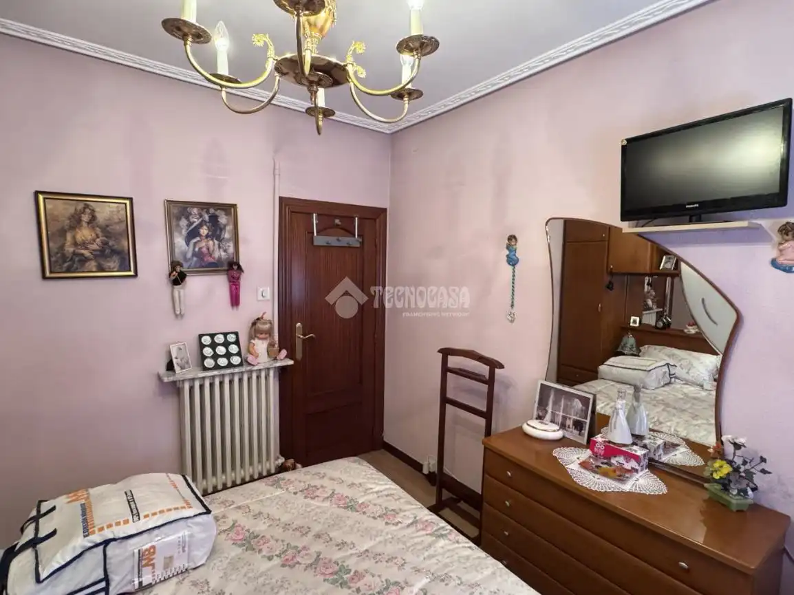 Habitación de Piso en venta en León Capital  con Calefacción, Parquet y Trastero