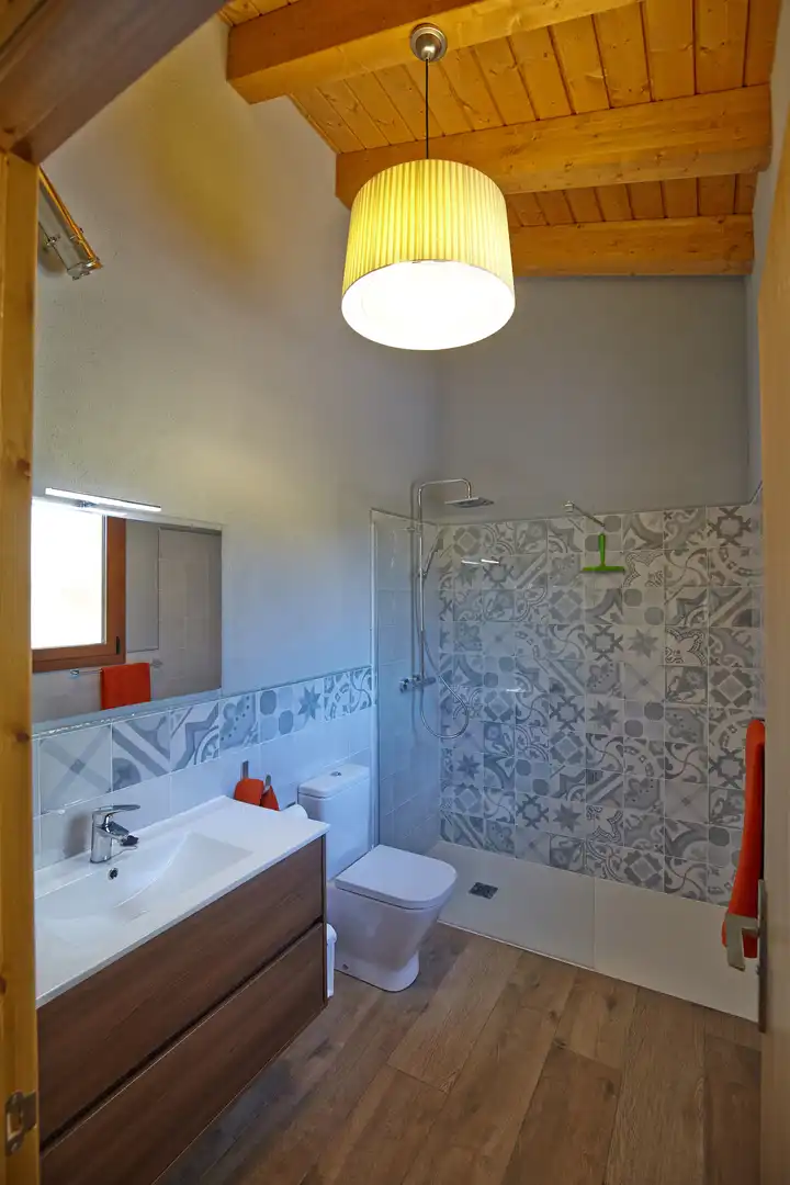 Baño de Casa o chalet en venta en L'Esquirol con Calefacción, Jardín privado y Terraza