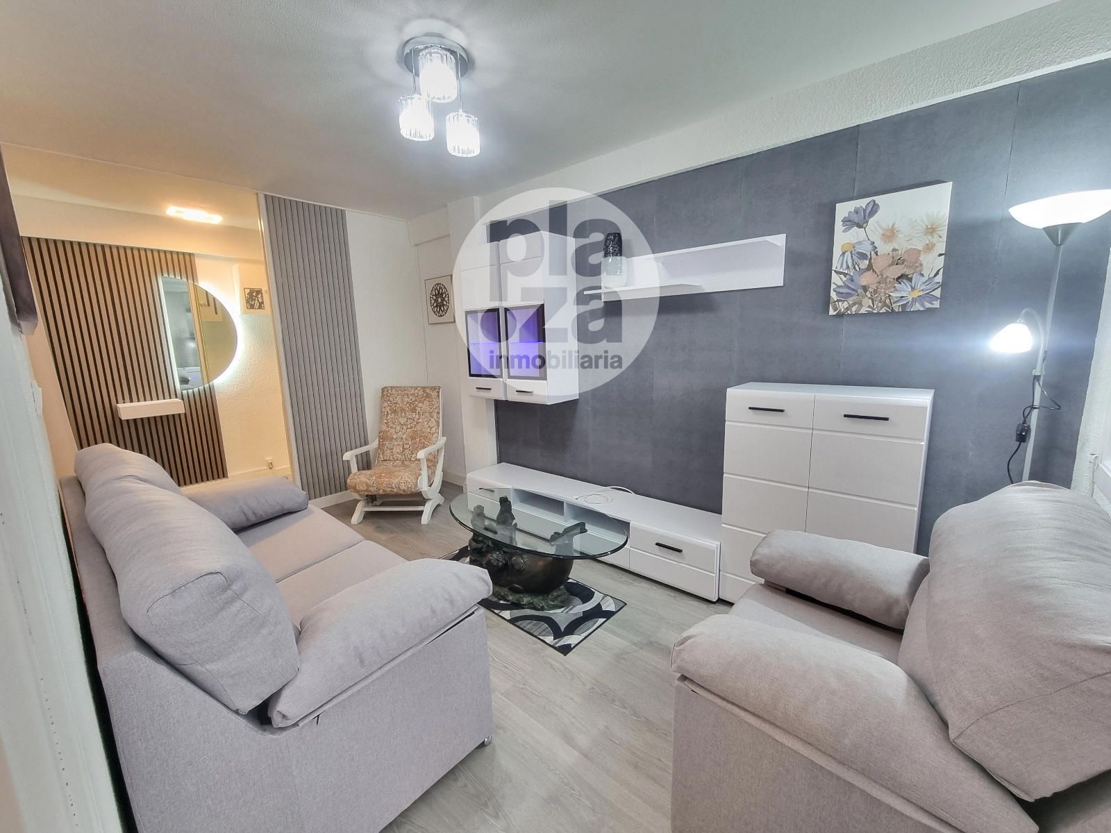 Sala de estar de Piso en venta en Burgos Capital con Calefacción, Terraza y Amueblado