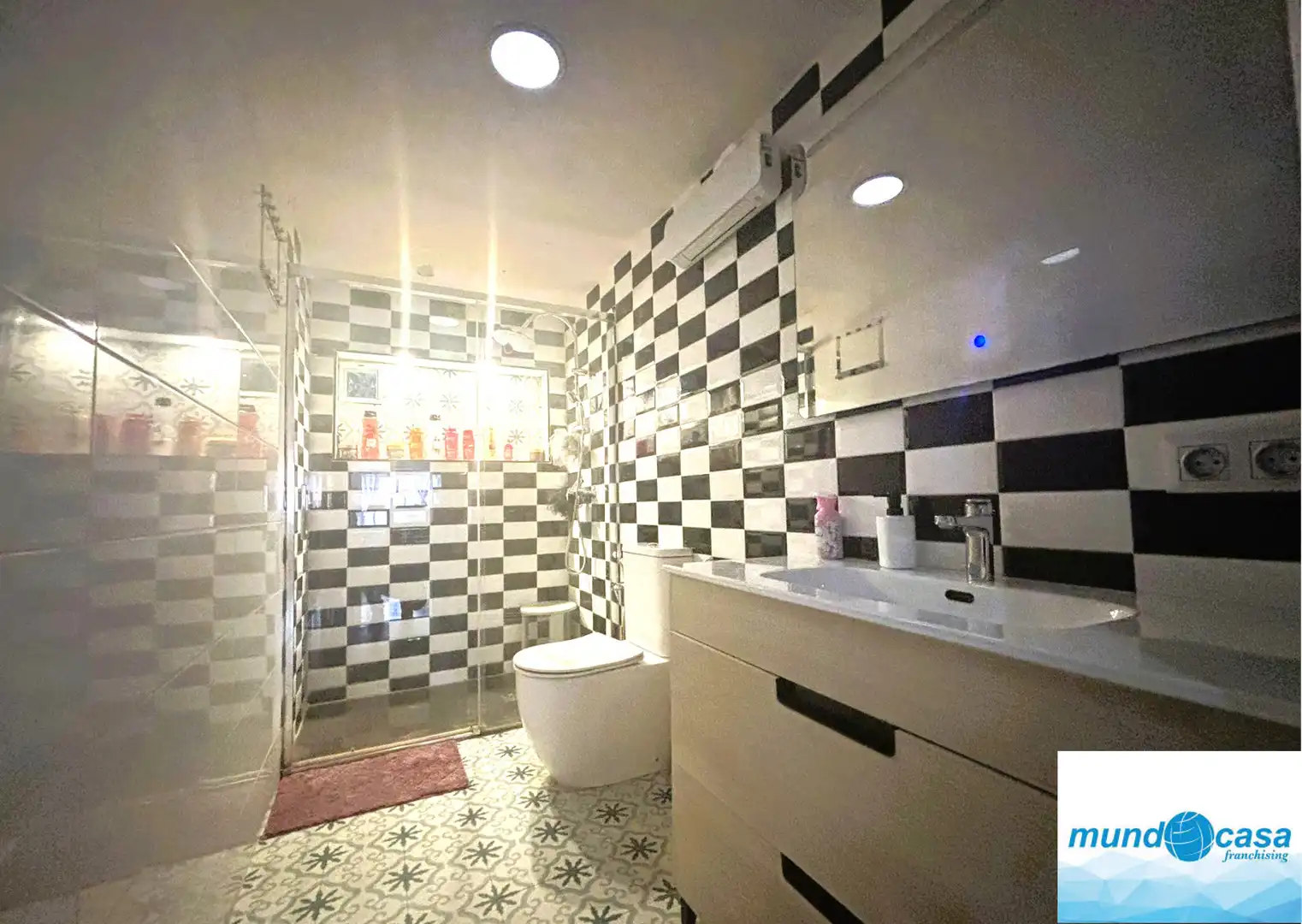 Badezimmer von Wohnung zum Verkauf in Pina de Ebro mit Parkett, Ofen und Waschmaschine