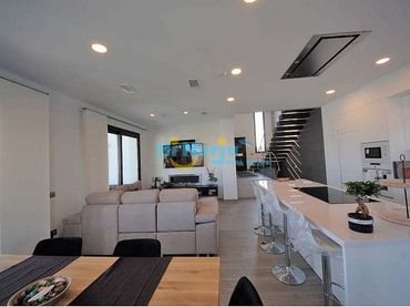 Villa con piscina in vendita a Centro