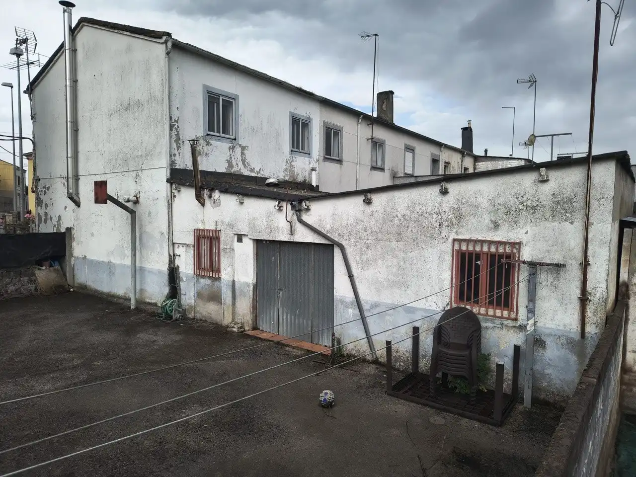 Vista exterior de Casa adosada en venta en Lugo con Jardín privado y Terraza
