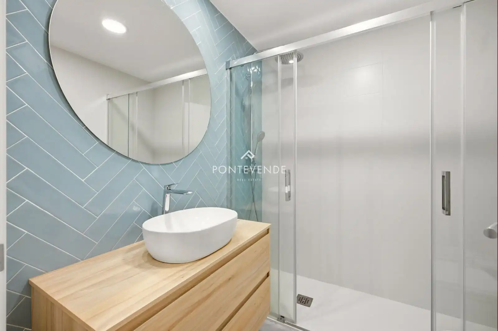 Bathroom of Flat for sale in Poio  with Heating