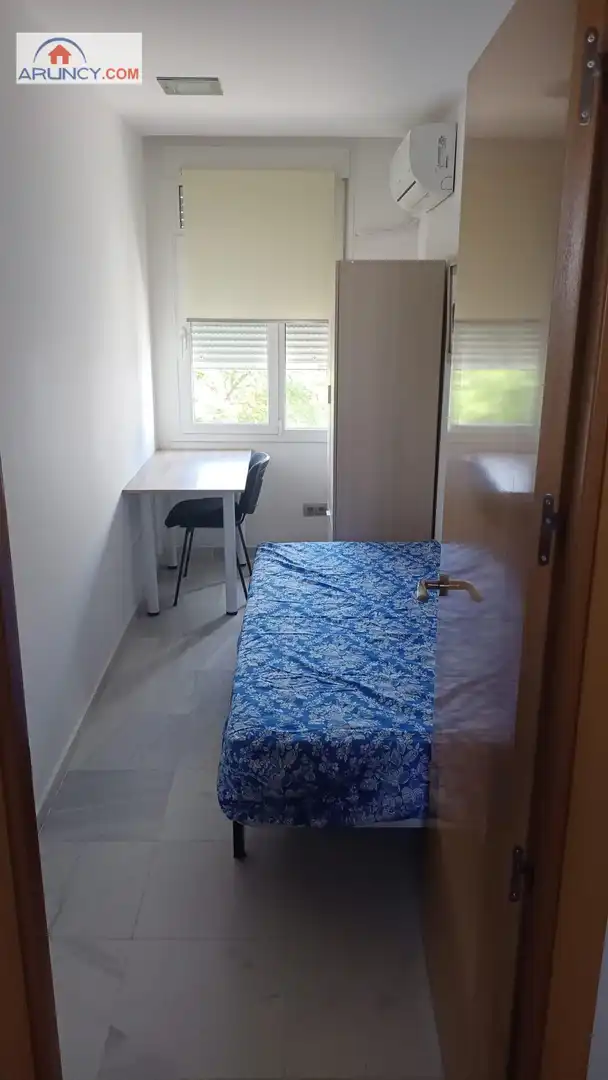 Bedroom of Flat for sale in Sevilla  with Air Conditioner, Terrace and Storage room