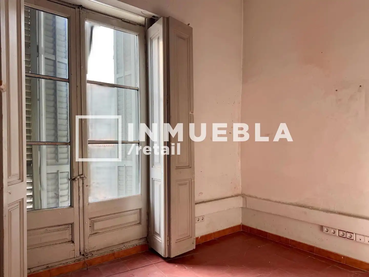 Wohnung zum Verkauf in Barcelona mit Terrasse und Balkon