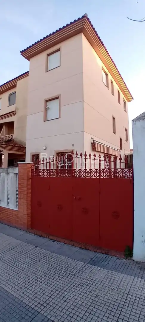 Außenansicht von Dachboden zur Miete in Punta Umbría mit Schwimmbad