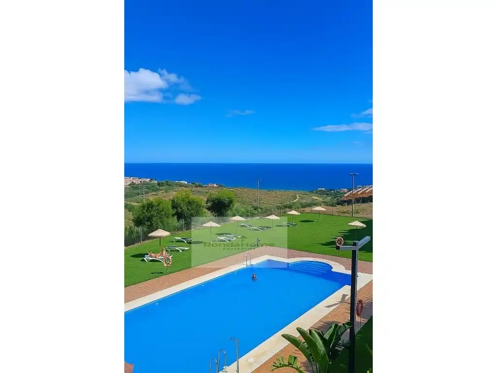 Piscina de Pis en venda en Manilva amb Moblat