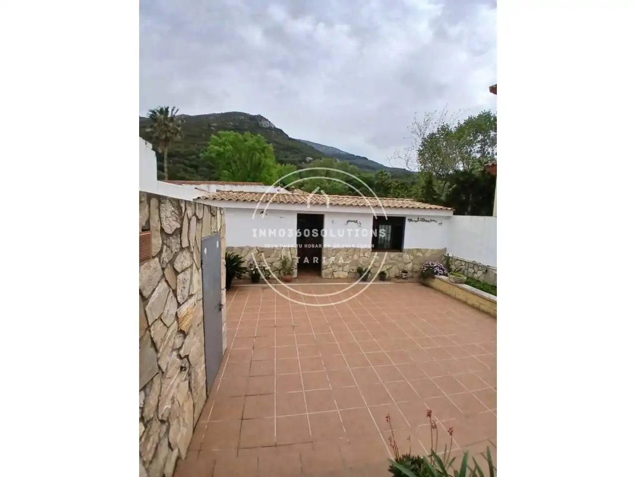 Vista exterior de Casa o xalet en venda en Tarifa amb Aire condicionat, Jardí privat i Terrassa