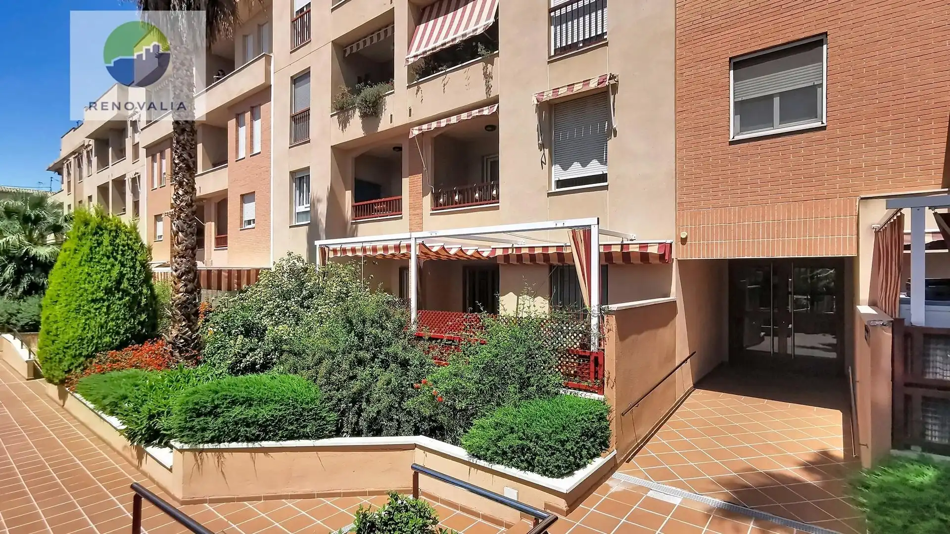 Außenansicht von Wohnung zum Verkauf in Granada mit Klimaanlage, Heizung und Terrasse