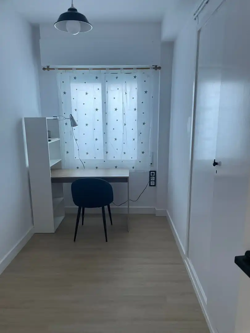 Habitación de Ático de alquiler en Tarragona con Aire acondicionado, Calefacción y Parquet