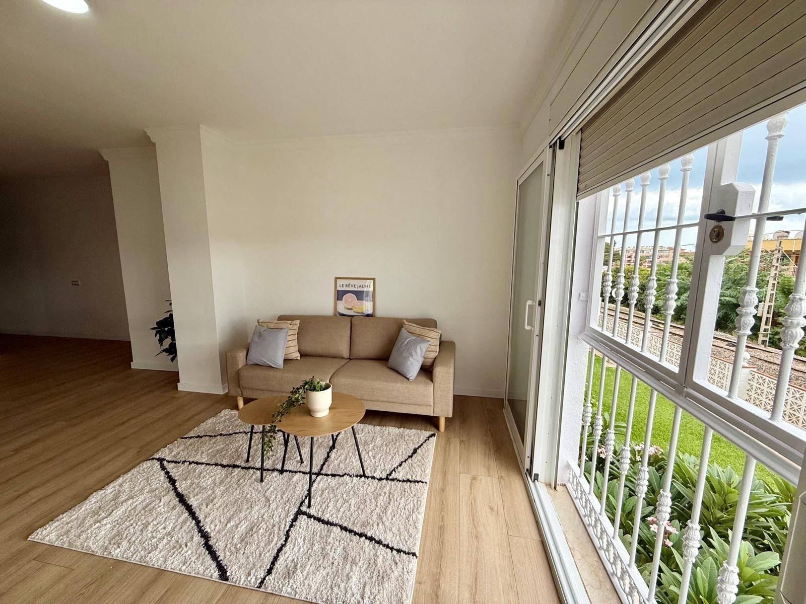 Sala d'estar de Pis en venda en Torremolinos amb Jardí privat, Terrassa i Piscina comunitària