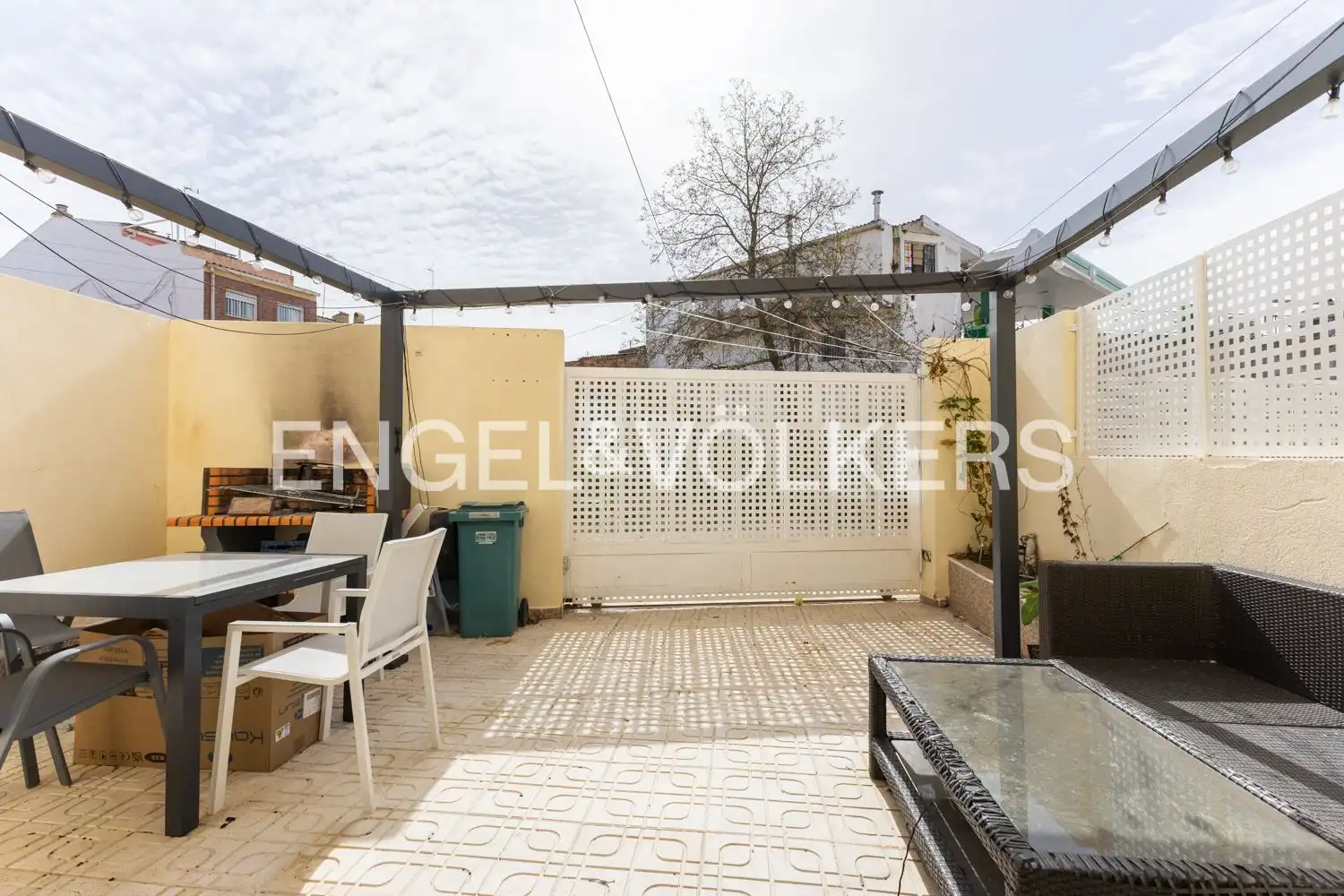 Terrace of Houses for sale in Requena  with Air Conditioner, Heating and Storage room
