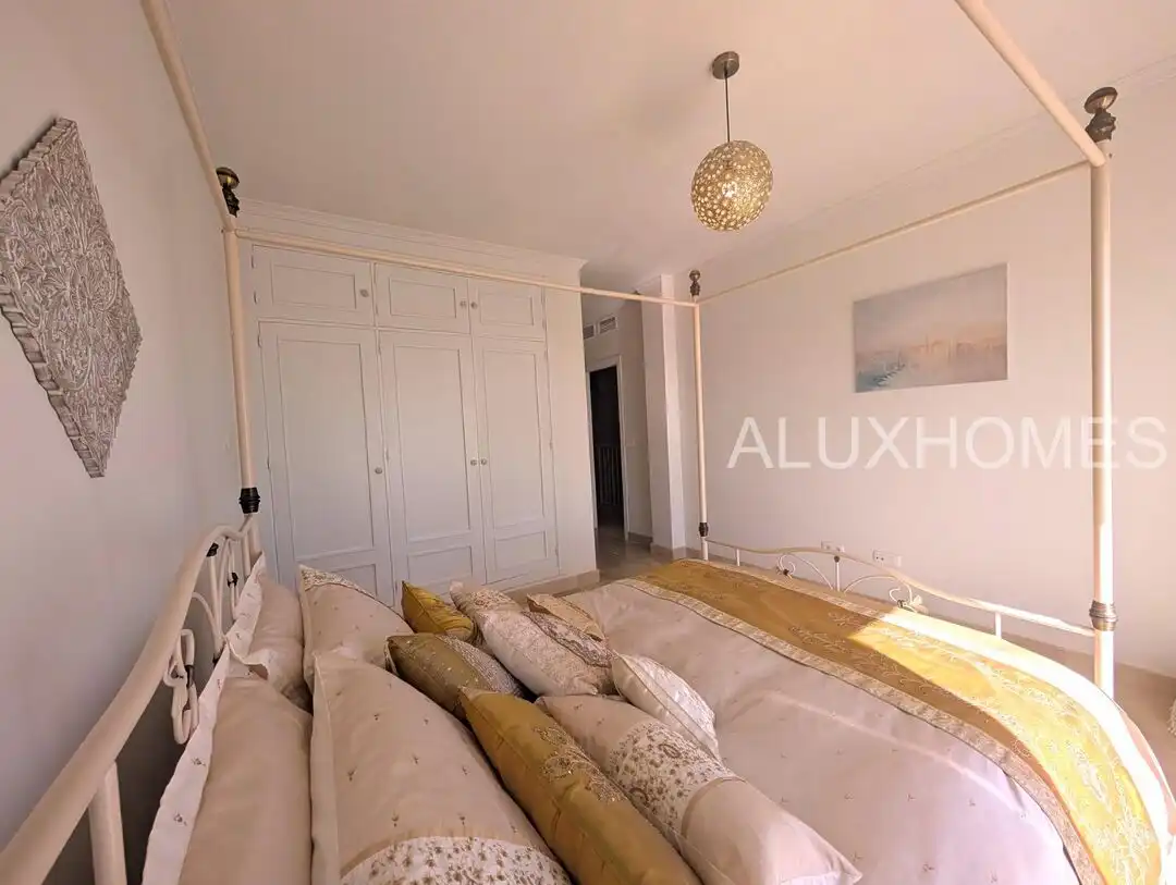 Habitación de Casa o chalet en venta en La Alcaidesa con Aire acondicionado, Calefacción y Jardín privado