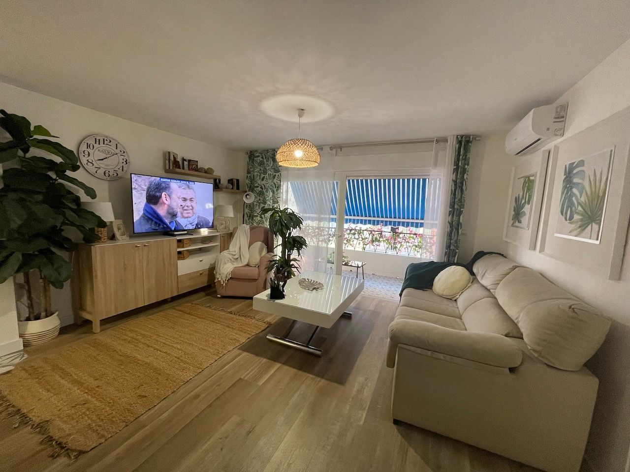 Living room of Flat for sale in Vélez-Málaga  with Air Conditioner, Heating and Terrace