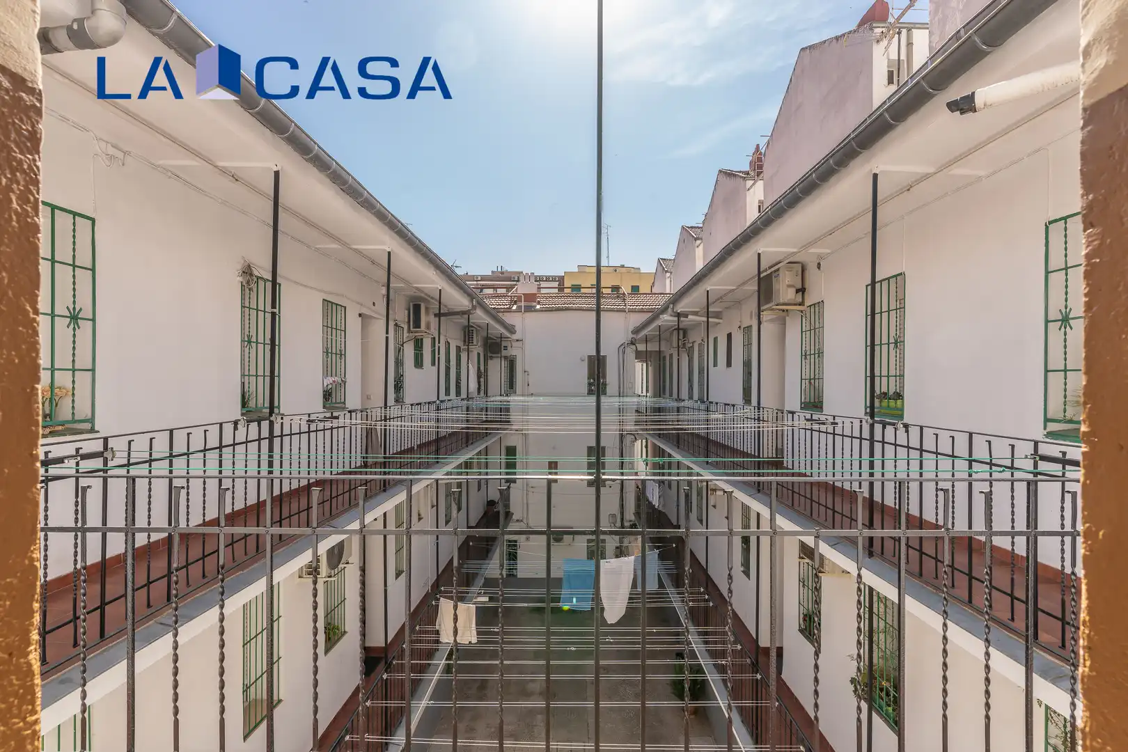 Vista exterior de Piso en venta en Madrid con Balcón
