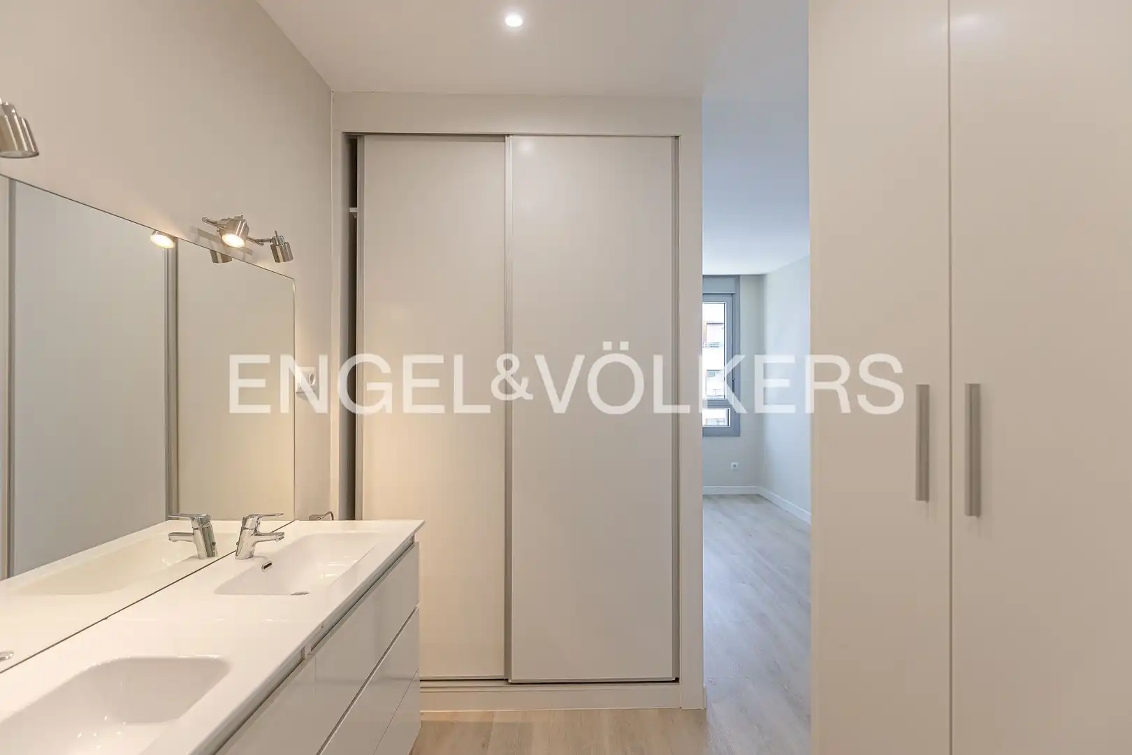 Bedroom of Flat for rent in Madrid  with Air Conditioner, Heating and Terrace
