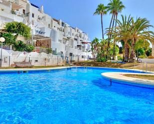 Vista exterior de Casa adosada en venda en Vélez-Málaga amb Terrassa, Moblat i Piscina comunitària