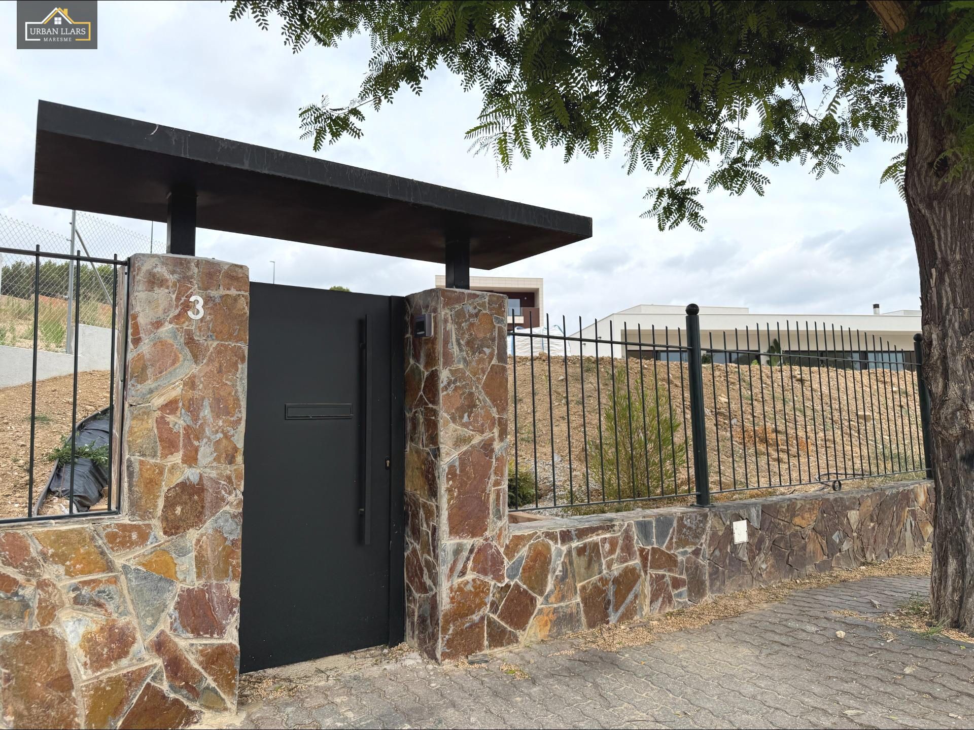 Exterior view of House or chalet for sale in Sant Esteve Sesrovires  with Air Conditioner and Private garden