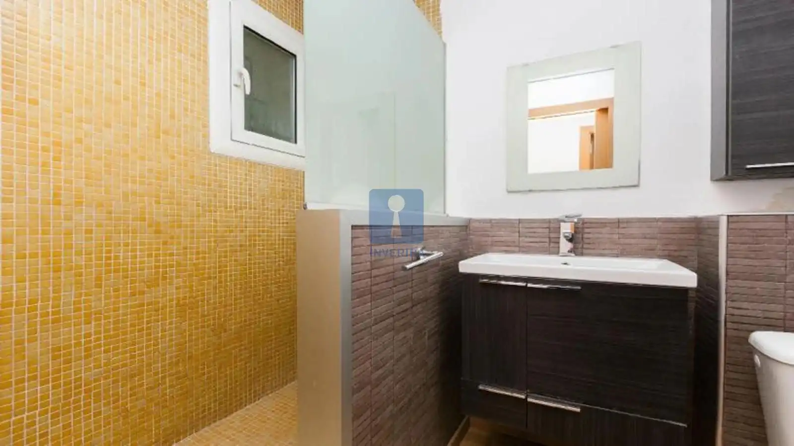 Bathroom of Flat for sale in Sabadell