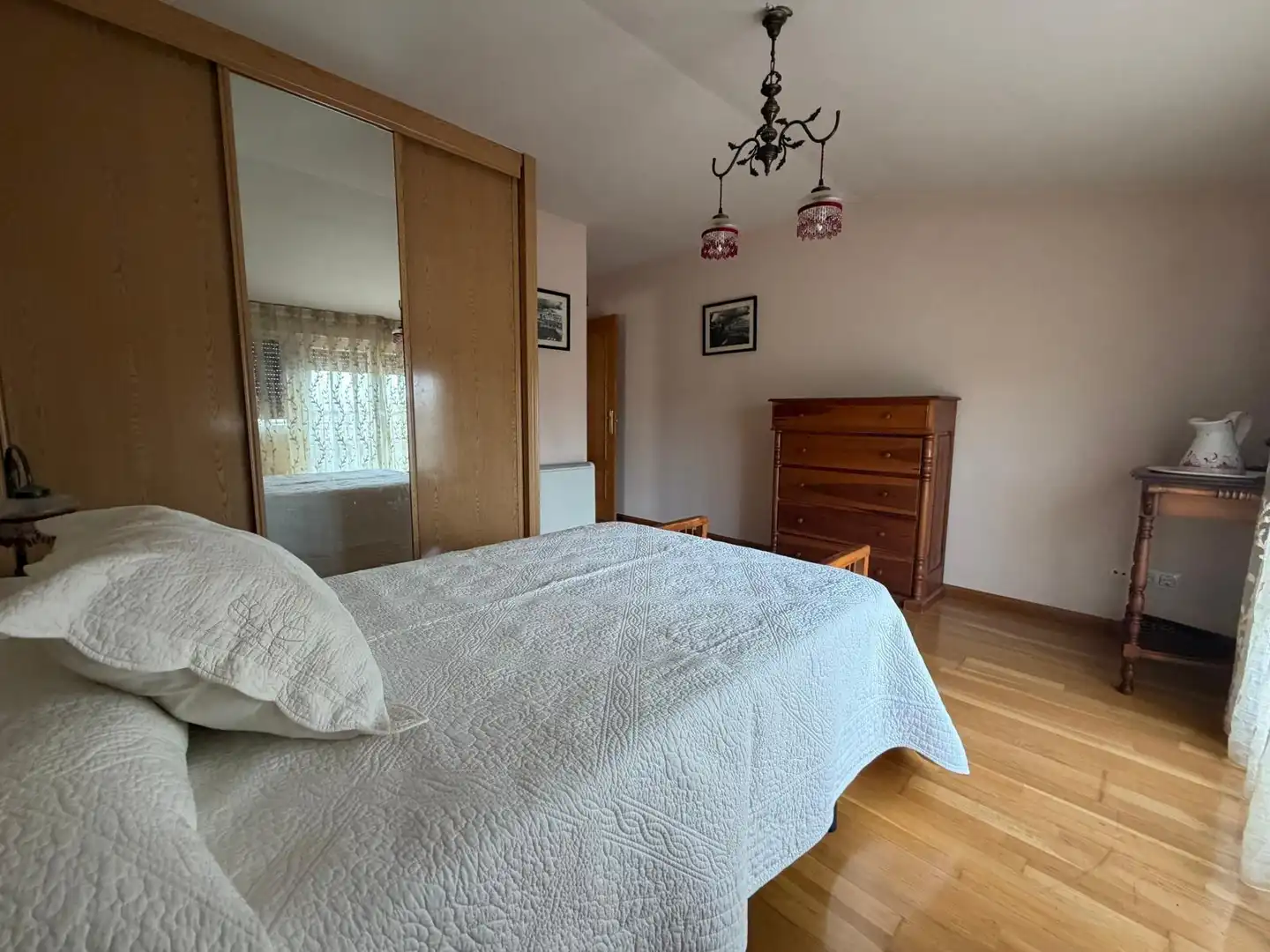 Dormitori de Casa adosada en venda en Palazuelos de Eresma amb Calefacció, Terrassa i Alarma